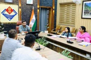 स्मार्ट सिटी परियोजनाओं की प्रगति, हैंडओवर की स्थिति एवं संचालन-अनुरक्षण कार्यों की डीएम ने की समीक्षा