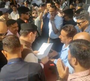 शहीद स्मारक पहुंचे सीएम धामी को आंदोलनकारियों ने याद दिलाया “वादा”